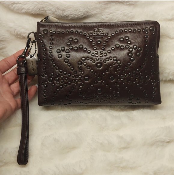 SOLD!! COACH Large Wristlet Clutch RARE Kylie Mini Studs F52402 - NWT - Picture 3 of 14